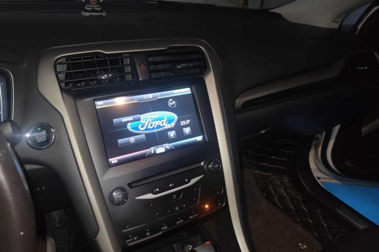 Used Ford Mondeo 2013 2.0L GTDi 200 Luxury Model Audio And AC Panel