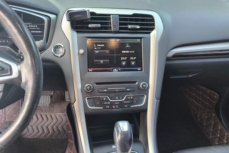Used Ford Mondeo 2013 2.0L GTDi 200 Luxury Model Audio And AC Panel