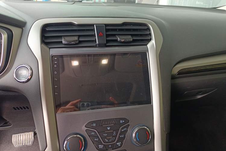 Used Ford Mondeo 2013 2.0L GTDi 200 Fashion Edition Audio And AC Panel