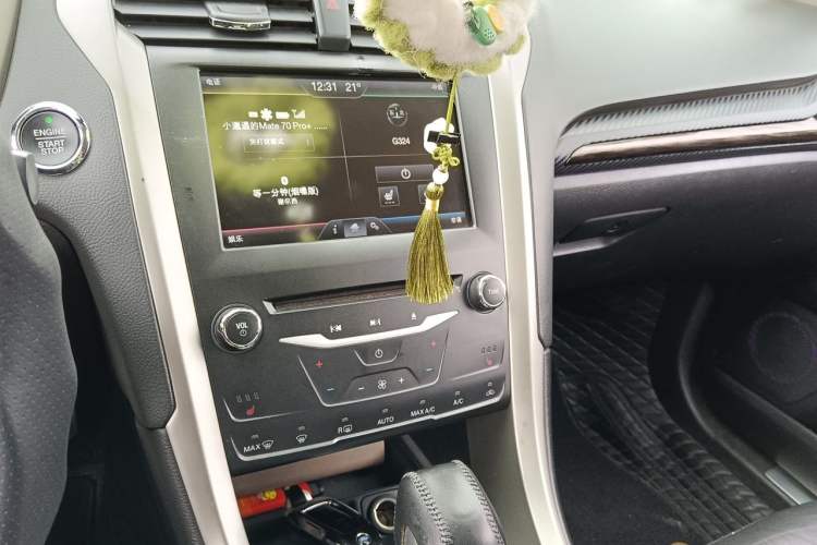 Used Ford Mondeo 2013 2.0L GTDi 200 Luxury Model Audio And AC Panel