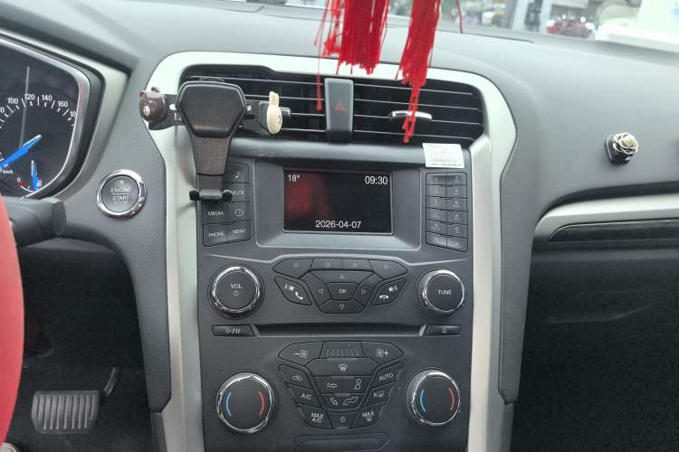 Used Ford Mondeo 2013 2.0L GTDi 200 Fashion Edition Audio And AC Panel