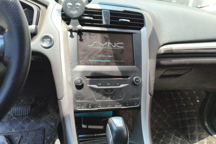 Used Ford Mondeo 2013 2.0L GTDi 200 Luxury Model Audio And AC Panel