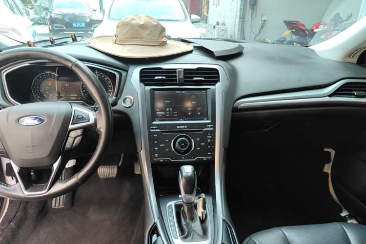 Used Ford Mondeo 2013 2.0L GTDi240 Luxury Sport Model Audio And AC Panel