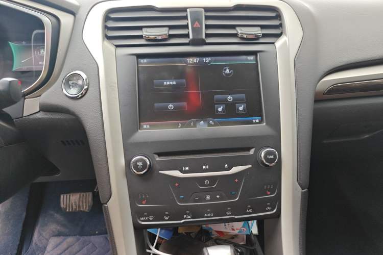 Used Ford Mondeo 2013 2.0L GTDi 200 Luxury Model Audio And AC Panel