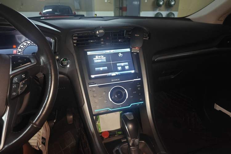 Used Ford Mondeo 2013 2.0L GTDi240 Luxury Sport Model Audio And AC Panel