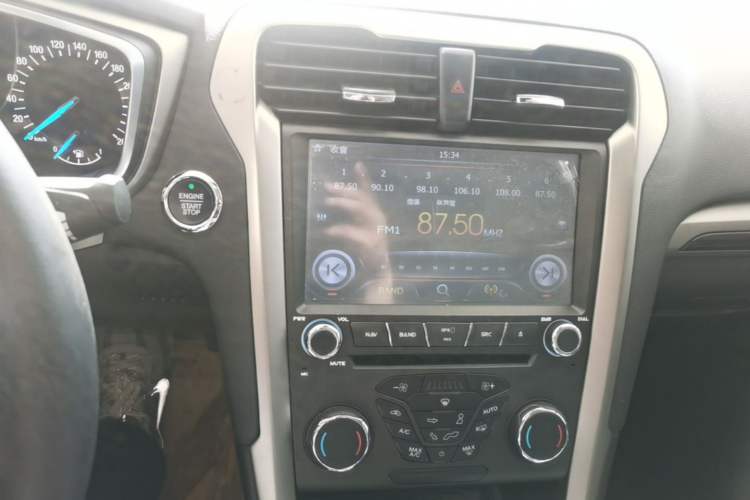 Used Ford Mondeo 2013 2.0L GTDi 200 Fashion Edition Audio And AC Panel