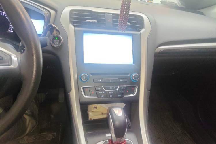 Used Ford Mondeo 2013 2.0L GTDi 200 Fashion Edition Audio And AC Panel
