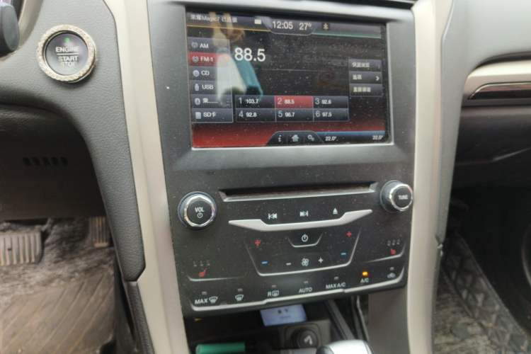 Used Ford Mondeo 2013 2.0L GTDi 200 Luxury Model Audio And AC Panel