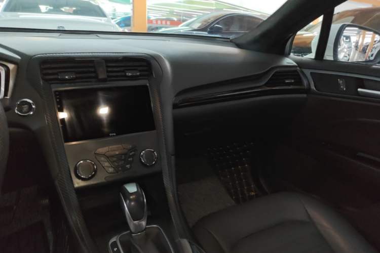 Used Ford Mondeo 2013 2.0L GTDi 200 Fashion Edition Audio And AC Panel