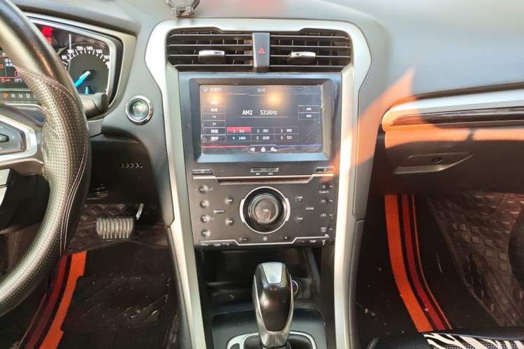 Used Ford Mondeo 2013 2.0L GTDi 200 Fashion Edition Audio And AC Panel