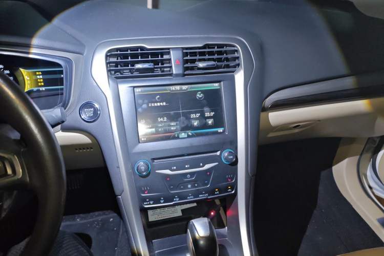 Used Ford Mondeo 2013 2.0L GTDi 200 Luxury Model Audio And AC Panel