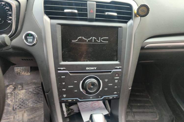 Used Ford Mondeo 2013 2.0L GTDi240 Luxury Sport Model Audio And AC Panel