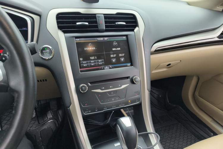 Used Ford Mondeo 2013 2.0L GTDi 200 Luxury Model Audio And AC Panel