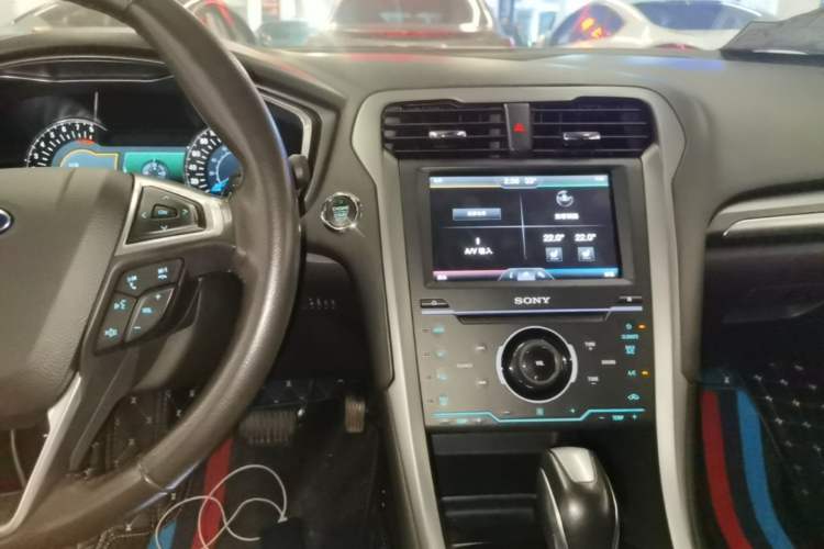 Used Ford Mondeo 2013 2.0L GTDi240 Luxury Sport Model Audio And AC Panel