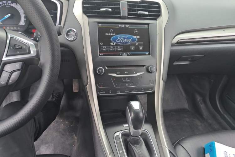 Used Ford Mondeo 2013 2.0L GTDi 200 Luxury Model Audio And AC Panel
