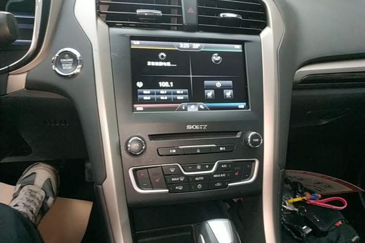 Used Ford Mondeo 2013 2.0L GTDi 200 Luxury Model Audio And AC Panel