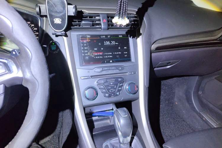 Used Ford Mondeo 2013 2.0L GTDi 200 Fashion Edition Audio And AC Panel