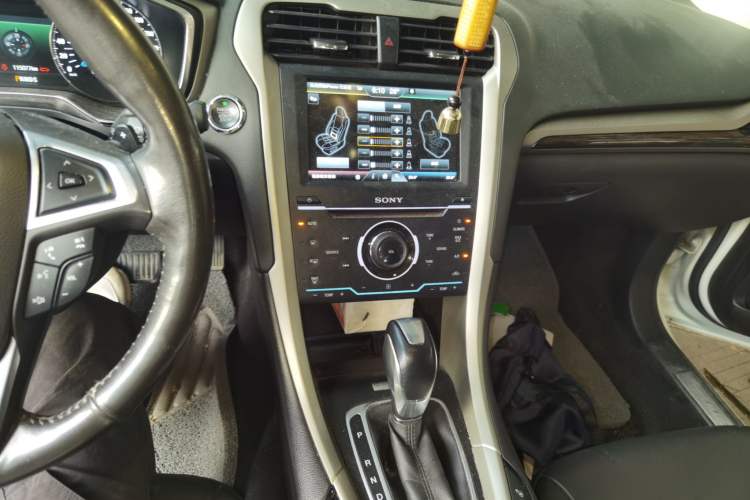 Used Ford Mondeo 2013 2.0L GTDi240 Flagship Edition Audio And AC Panel