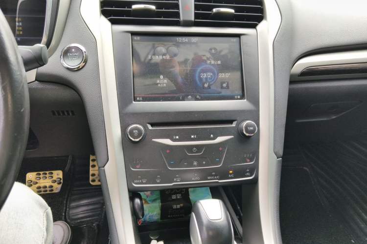 Used Ford Mondeo 2013 2.0L GTDi 200 Luxury Model Audio And AC Panel