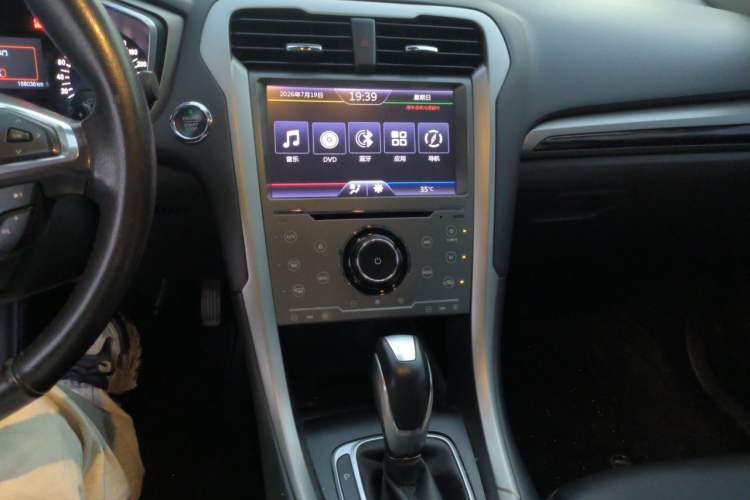 Used Ford Mondeo 2013 2.0L GTDi 200 Fashion Edition Audio And AC Panel
