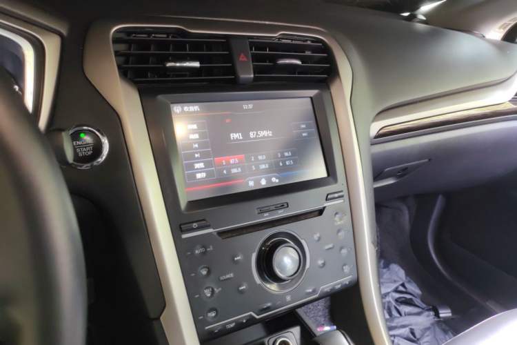 Used Ford Mondeo 2013 2.0L GTDi 200 Fashion Edition Audio And AC Panel