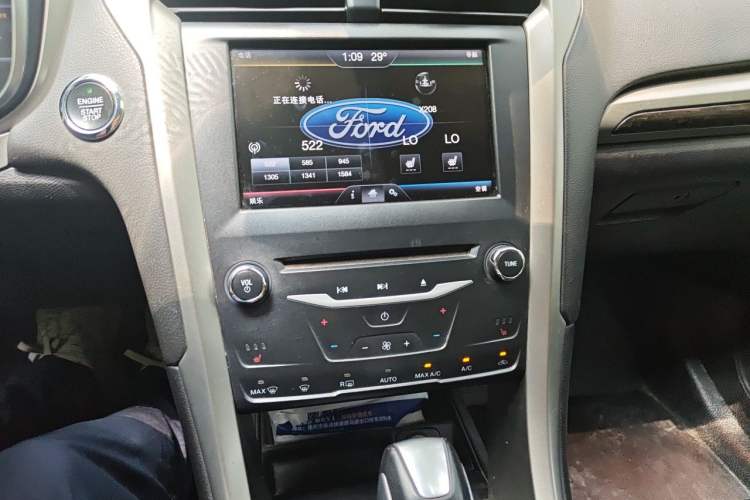 Used Ford Mondeo 2013 2.0L GTDi 200 Luxury Model Audio And AC Panel