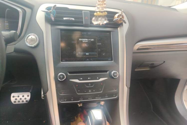 Used Ford Mondeo 2013 2.0L GTDi 200 Luxury Model Audio And AC Panel