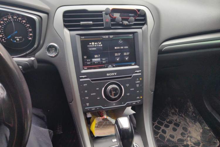 Used Ford Mondeo 2013 2.0L GTDi240 Luxury Sport Model Audio And AC Panel