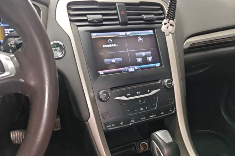 Used Ford Mondeo 2013 2.0L GTDi 200 Luxury Model Audio And AC Panel