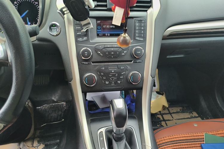 Used Ford Mondeo 2013 2.0L GTDi 200 Fashion Edition Audio And AC Panel