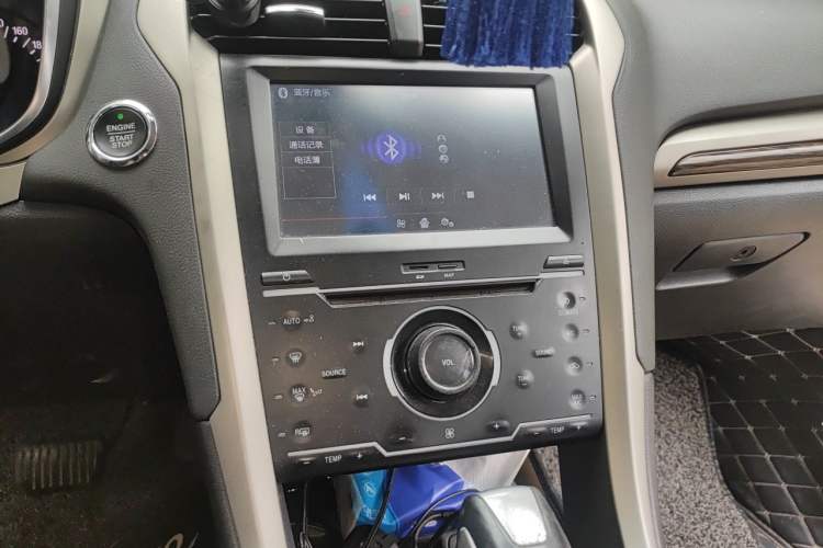 Used Ford Mondeo 2013 2.0L GTDi 200 Fashion Edition Audio And AC Panel