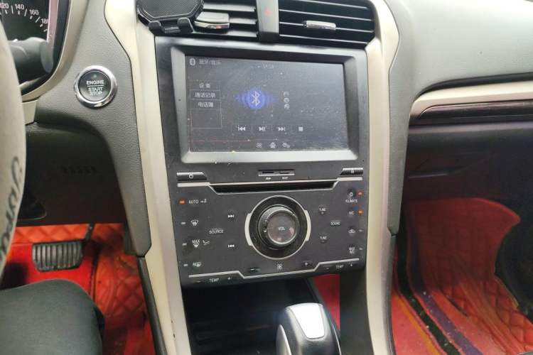 Used Ford Mondeo 2013 2.0L GTDi 200 Fashion Edition Audio And AC Panel