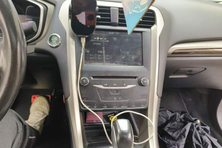 Used Ford Mondeo 2013 2.0L GTDi 200 Luxury Model Audio And AC Panel