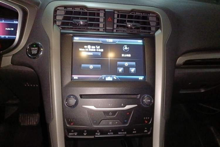 Used Ford Mondeo 2013 2.0L GTDi 200 Luxury Model Audio And AC Panel