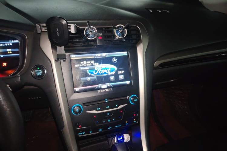 Used Ford Mondeo 2013 2.0L GTDi 200 Luxury Model Audio And AC Panel