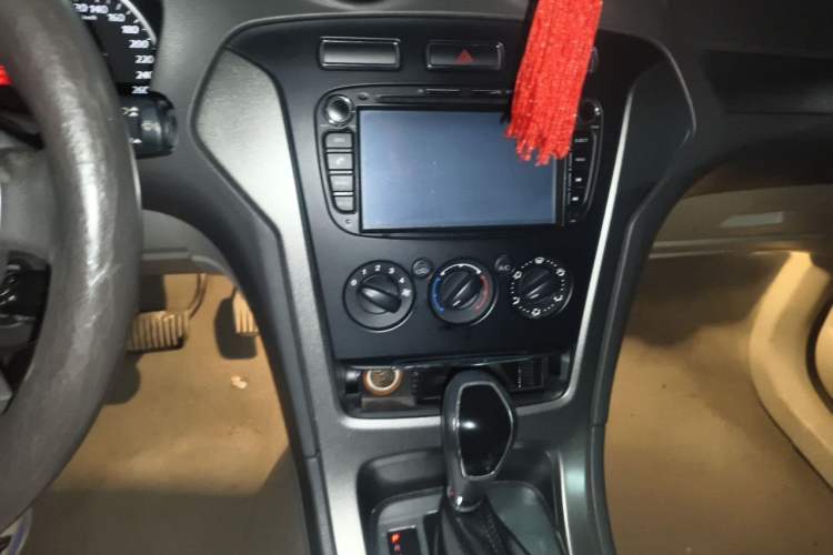 Used Ford Mondeo 2013 2.3L Fashion Edition Audio And AC Panel
