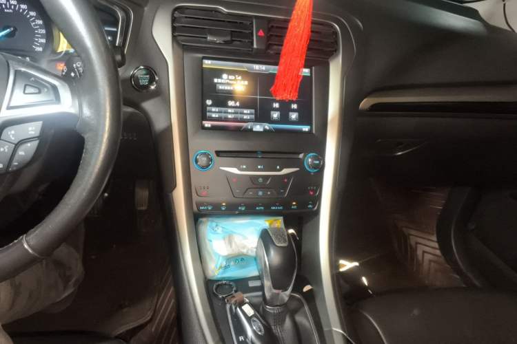 Used Ford Mondeo 2013 2.0L GTDi 200 Luxury Model Audio And AC Panel