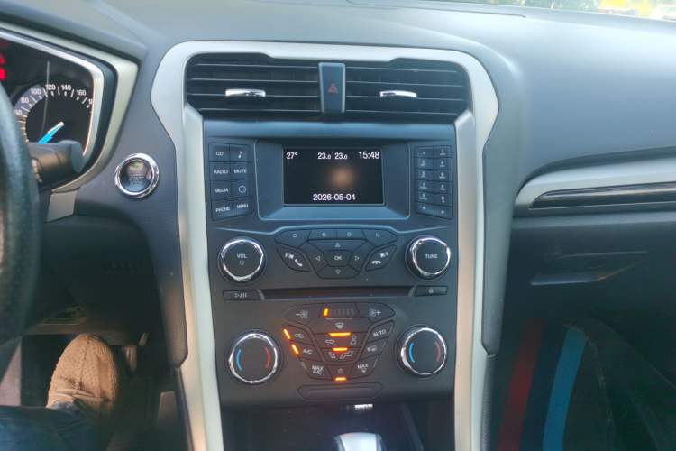 Used Ford Mondeo 2013 2.0L GTDi 200 Fashion Edition Audio And AC Panel