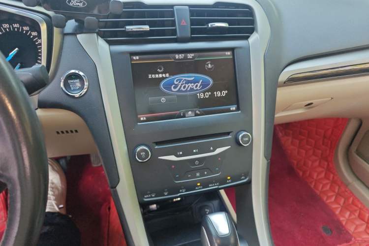 Used Ford Mondeo 2013 2.0L GTDi 200 Fashion Edition Audio And AC Panel
