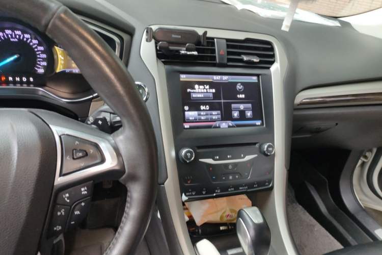 Used Ford Mondeo 2013 2.0L GTDi 200 Luxury Model Audio And AC Panel