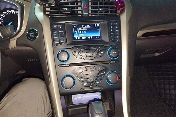 Used Ford Mondeo 2013 2.0L GTDi 200 Fashion Edition Audio And AC Panel