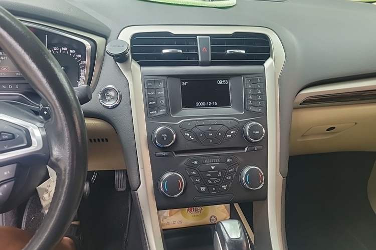 Used Ford Mondeo 2013 2.0L GTDi 200 Fashion Edition Audio And AC Panel
