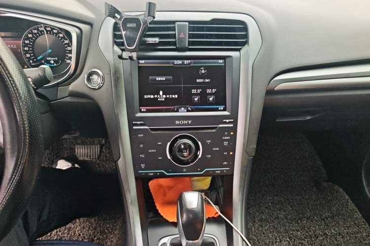 Used Ford Mondeo 2013 2.0L GTDi240 Luxury Sport Model Audio And AC Panel