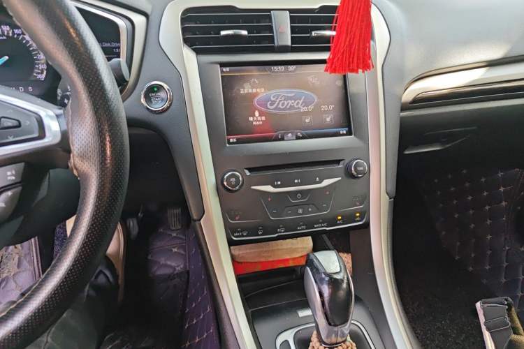 Used Ford Mondeo 2013 2.0L GTDi 200 Luxury Model Audio And AC Panel
