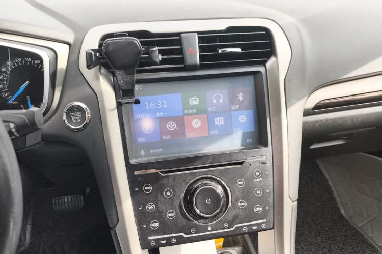 Used Ford Mondeo 2013 2.0L GTDi 200 Fashion Edition Audio And AC Panel