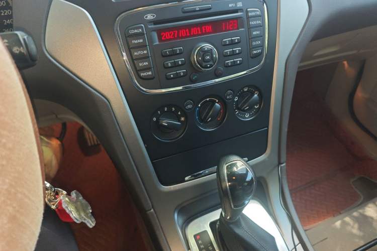 Used Ford Mondeo 2013 2.3L Fashion Edition Audio And AC Panel