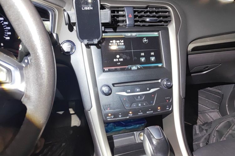 Used Ford Mondeo 2013 2.0L GTDi 200 Luxury Model Audio And AC Panel