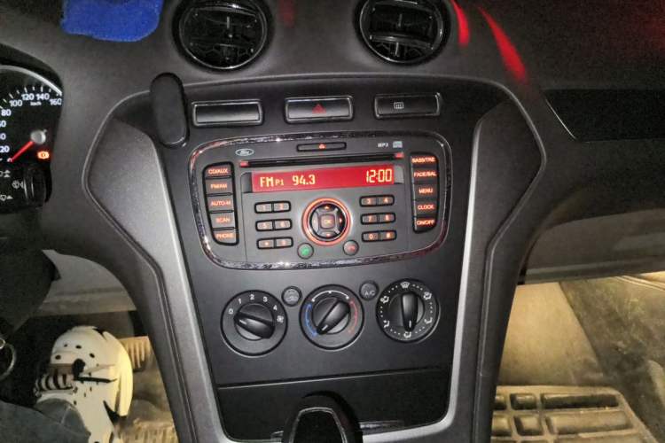 Used Ford Mondeo 2013 2.3L Fashion Edition Audio And AC Panel