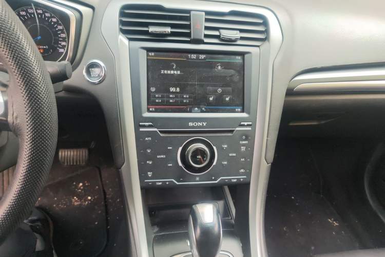 Used Ford Mondeo 2013 2.0L GTDi240 Luxury Sport Model Audio And AC Panel