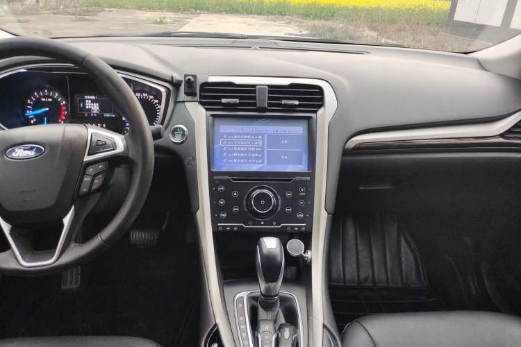 Used Ford Mondeo 2013 2.0L GTDi 200 Fashion Edition Audio And AC Panel